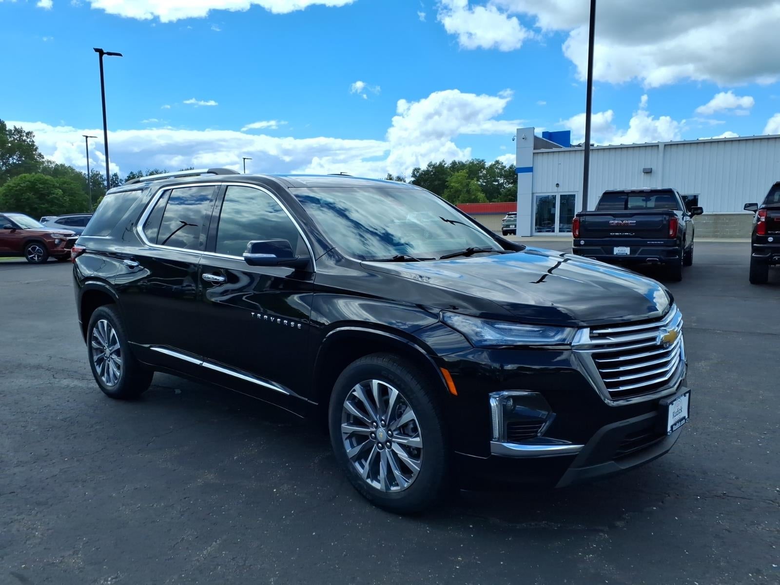 2023 Chevrolet Traverse Premier in Mosaic Black Metallic — front three-quarter view